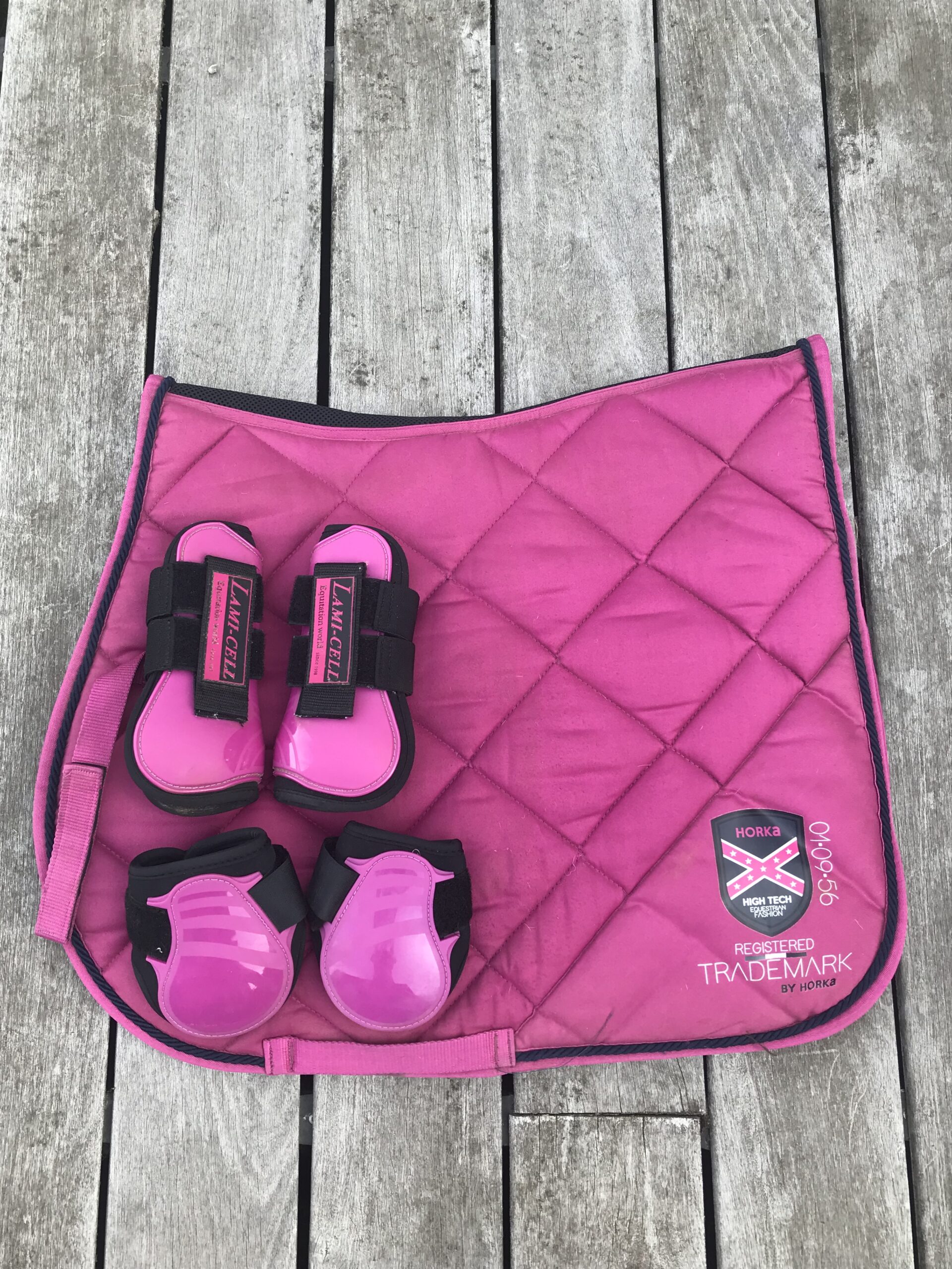 Zadeldoek met bijpassende beenbeschermers